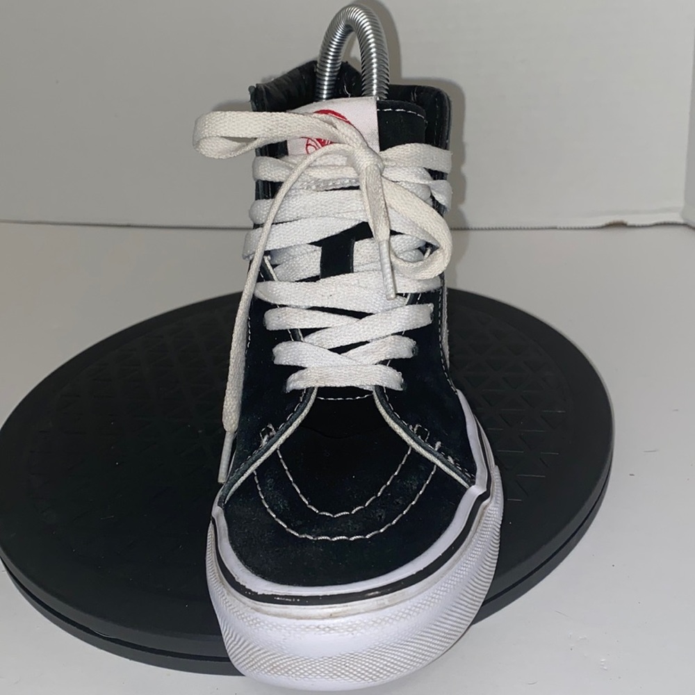 Black suede material unisex Vans size men 4.5 women 6 in good condition.
